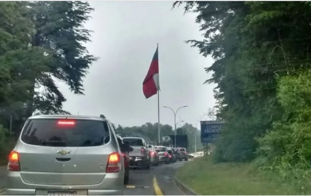 Cómo es el seguro médico obligatorio que exige Argentina a turistas y visitantes chilenos 
