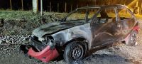 Destrucción total de automóvil que se incendió en Cacique Antriao
