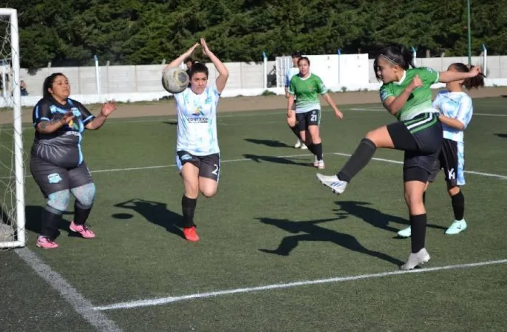 Vuelve el fútbol femenino, invitan a inscribirse a la competencia organizada por la Subsecretaría de Deportes
