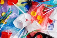 Angostura comenzará a reducir los plásticos de un solo uso