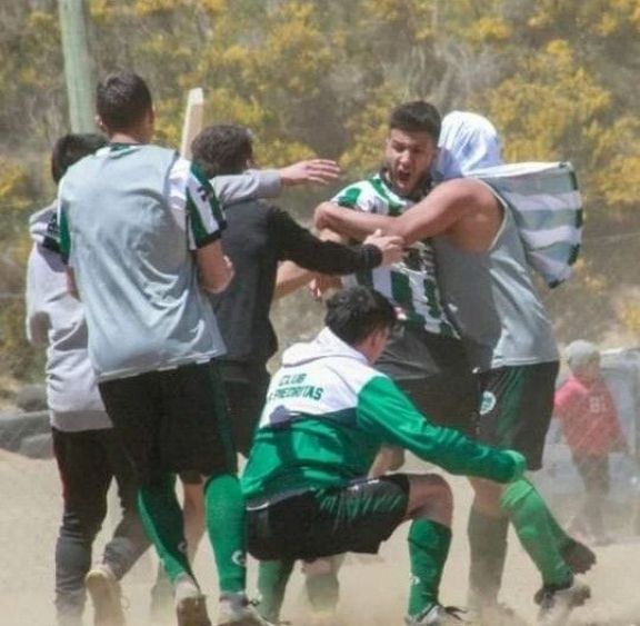 Fútbol: El semillero le dio la primera semifinal a Piedritas y la  clasificación a tres finales a los juveniles | Diario Andino Digital de  Villa La Angostura y La Patagonia