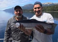 El Beto Acosta y el padre de “Dibu” Martínez, de pesca en Angostura