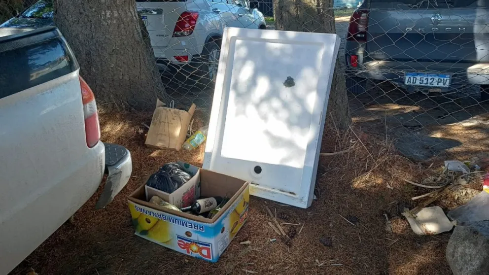 Clic Urbano: El basurero del estacionamiento de Las Fuscias