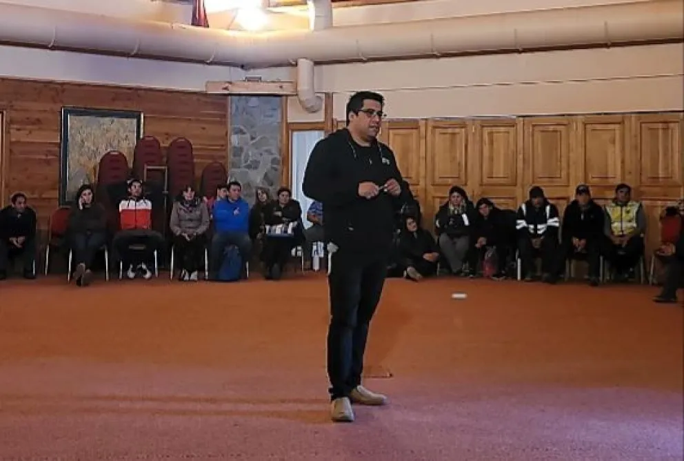 Asamblea permanente, paros sorpresivos y movilización de trabajadores municipales ante inacción del Ejecutivo