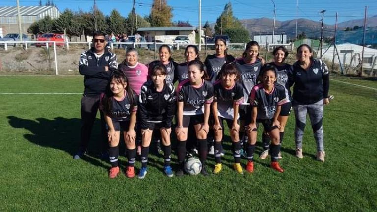 Fútbol: La Liga Municipal de Bariloche se juega en el Andres Martin con La Peña FC de local thumbnail