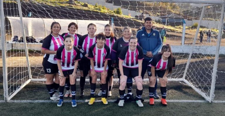 Fútbol: Las chicas de La Peña FC disputan los cuartos de final a partido único thumbnail