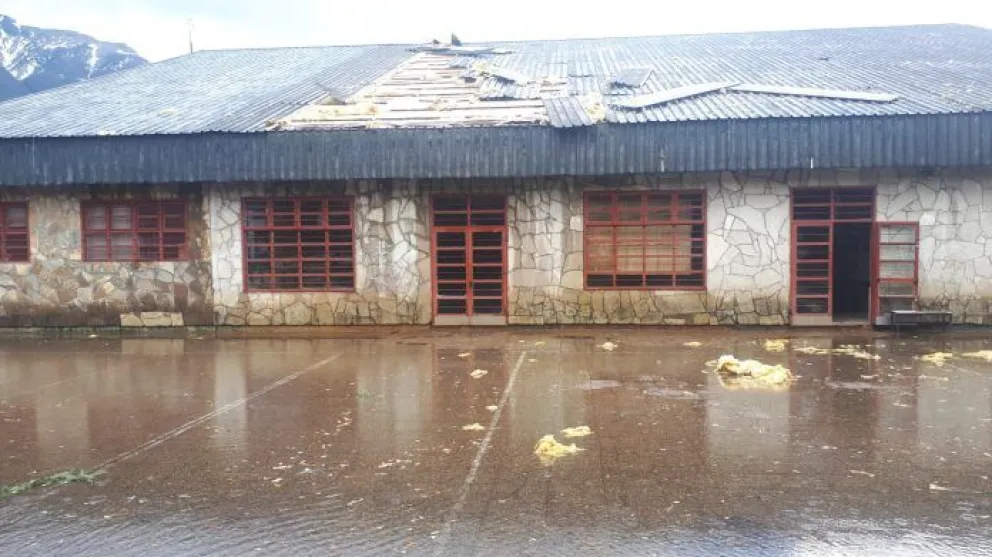 CPEM N° 17: suspenden la presencialidad porque aún no se termina de reparar el techo