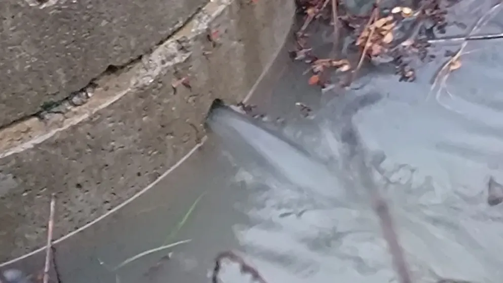 El EPAS confirmó el derrame de líquidos cloacales, responsabilizó al municipio y refutó al Fiscal Jefe de Delitos Ambientales