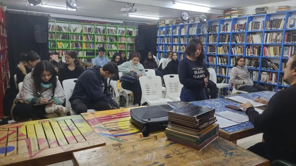 Alumnos rindieron 2do parcial del UBA XXI en Villa La Angostura